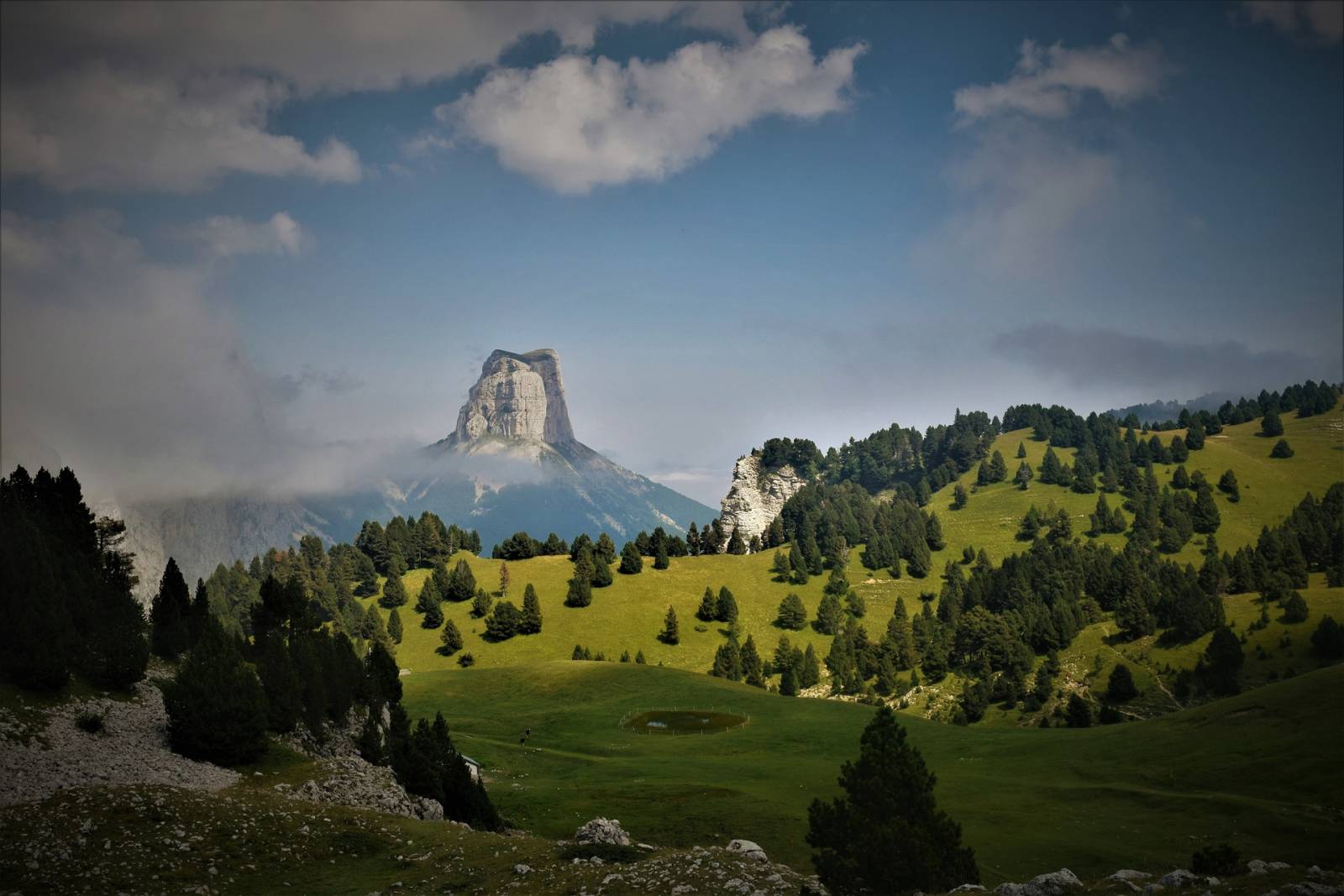 Bénévolat en association caritative pour les enfants matraité Apt Parc naturel régional du Luberon
